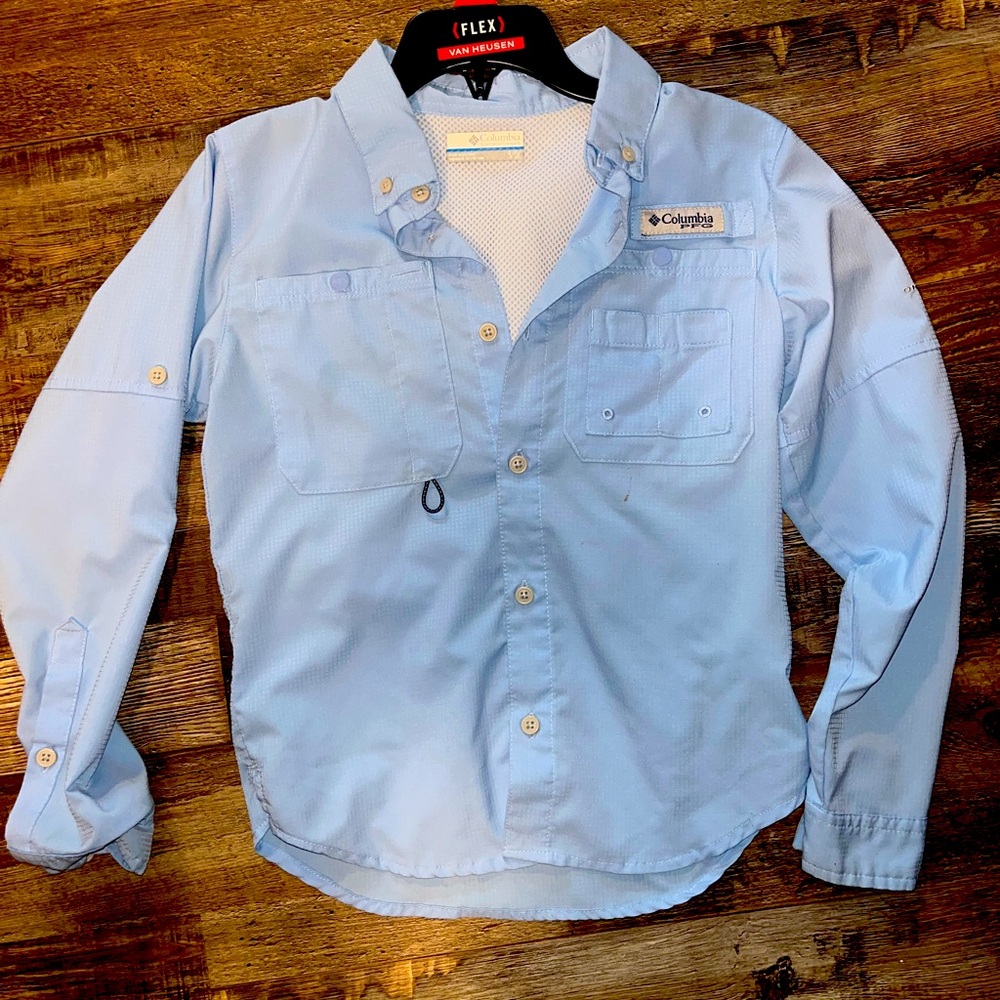 Boys size small blue Columbia button down shirt. Long sleeve can be rolled up.
